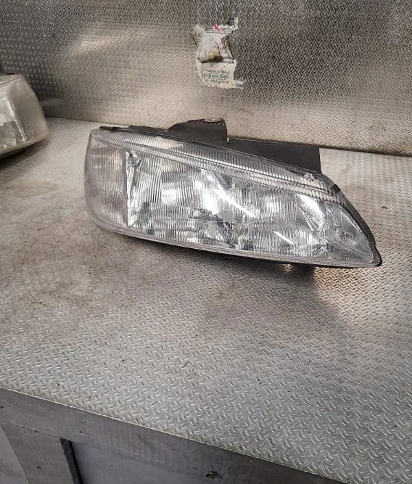 Phare droit Peugeot 406 Break (8E-F) 1.9 d (1996-2004) occasion