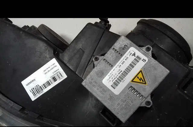Phare droit Peugeot 407 (6D_) 2.0 hdi 135 (6drhrh, 6drhre, 6drhrg, 6drhrj) (2004-2010) 4 portes occasion