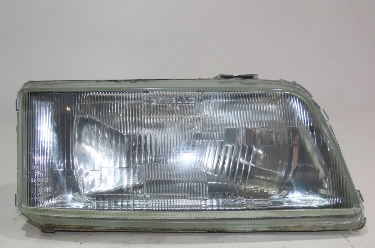 Phare droit Peugeot BOXER Camionnette (230L) 1.9 d (1994-2002) occasion