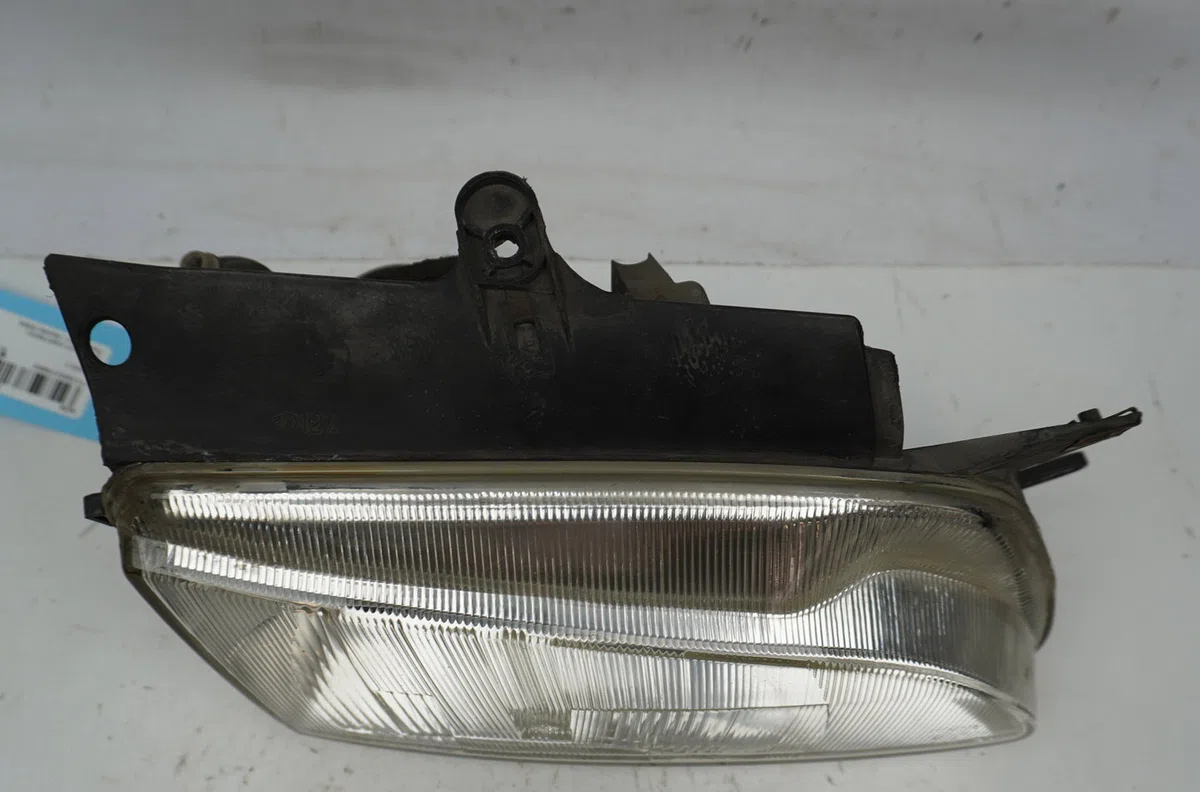 Phare droit Peugeot PARTNER Monospace (5_, G_) 1.8 (1997-2002) occasion