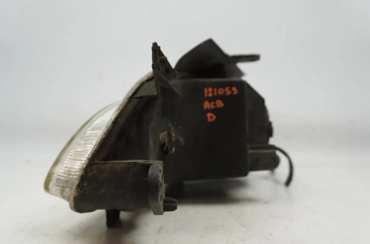 Phare droit Peugeot PARTNER Monospace (5_, G_) 1.8 (1997-2002) occasion