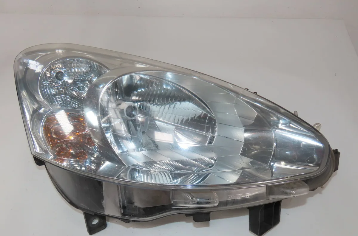 Phare droit Peugeot PARTNER TEPEE 1.6 hdi 90 (2010) occasion