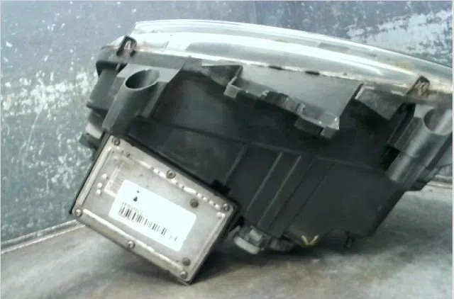 Phare droit Renault AVANTIME (DE0_) 2.2 dci (de01) (2002-2003) occasion