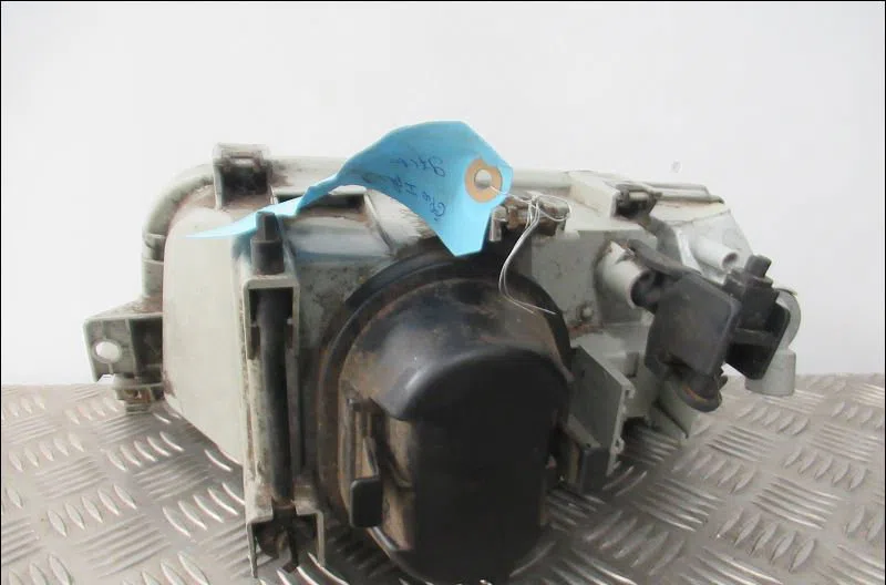 Phare droit Renault CLIO I (B-C57_, 5-357_) 1.2 (b-c-s57a, b-c57s, 5-357f, 5-357j, 5-357l, 5-357r) (1990-1998) 5 portes 