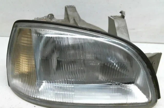 Phare droit Renault CLIO I (B-C57_, 5-357_) 1.9 d (1996-1998) occasion