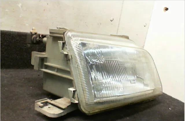 Phare droit Renault CLIO I (B-C57_, 5-357_) 1.9 d (b-c-s576, b-c-s57l) (1991-1998) occasion
