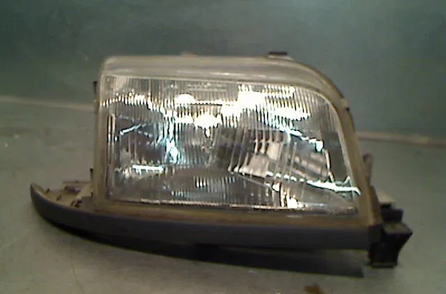 Phare droit RENAULT CLIO I Phase 1 06-1990--03-1994 occasion