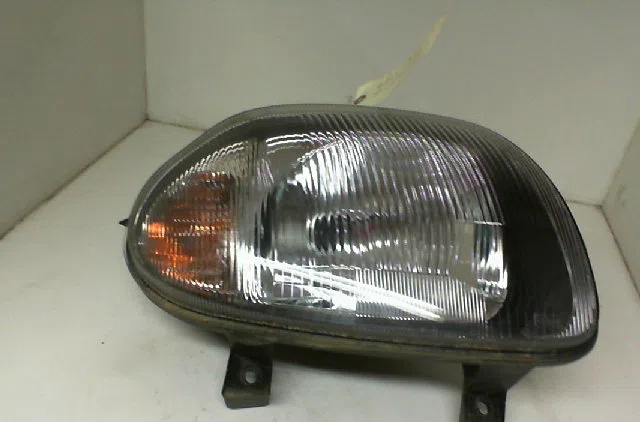 Phare droit RENAULT CLIO II  1.9 D 65ch occasion