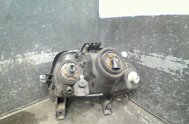 Phare droit Renault CLIO II (BB_, CB_) 1.6 16v (bb01, bb0h, bb0t, bb14, bb1d, bb1r, bb2kl, bb3g... (1998-2005) occasion