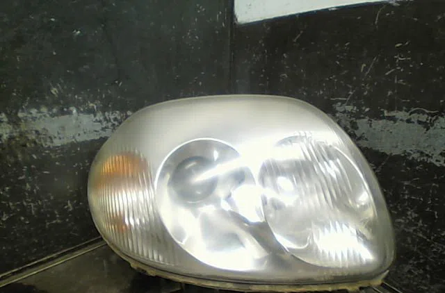 Phare droit Renault CLIO II (BB_, CB_) 1.6 16v (bb01, bb0h, bb0t, bb14, bb1d, bb1r, bb2kl, bb3g... (1998-2005) occasion