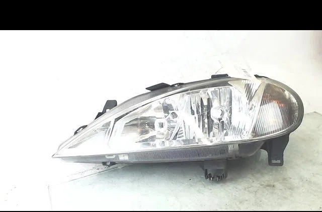 Phare droit Renault CLIO II (BB_, CB_) 1.9 d (b-cb0j) (2000-2001) 5 portes occasion