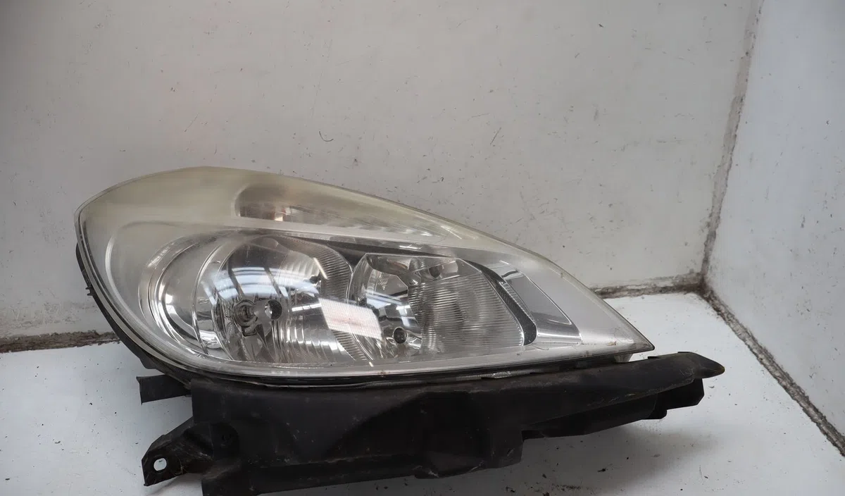 Phare droit RENAULT CLIO III  1.5 DCI 70ch occasion