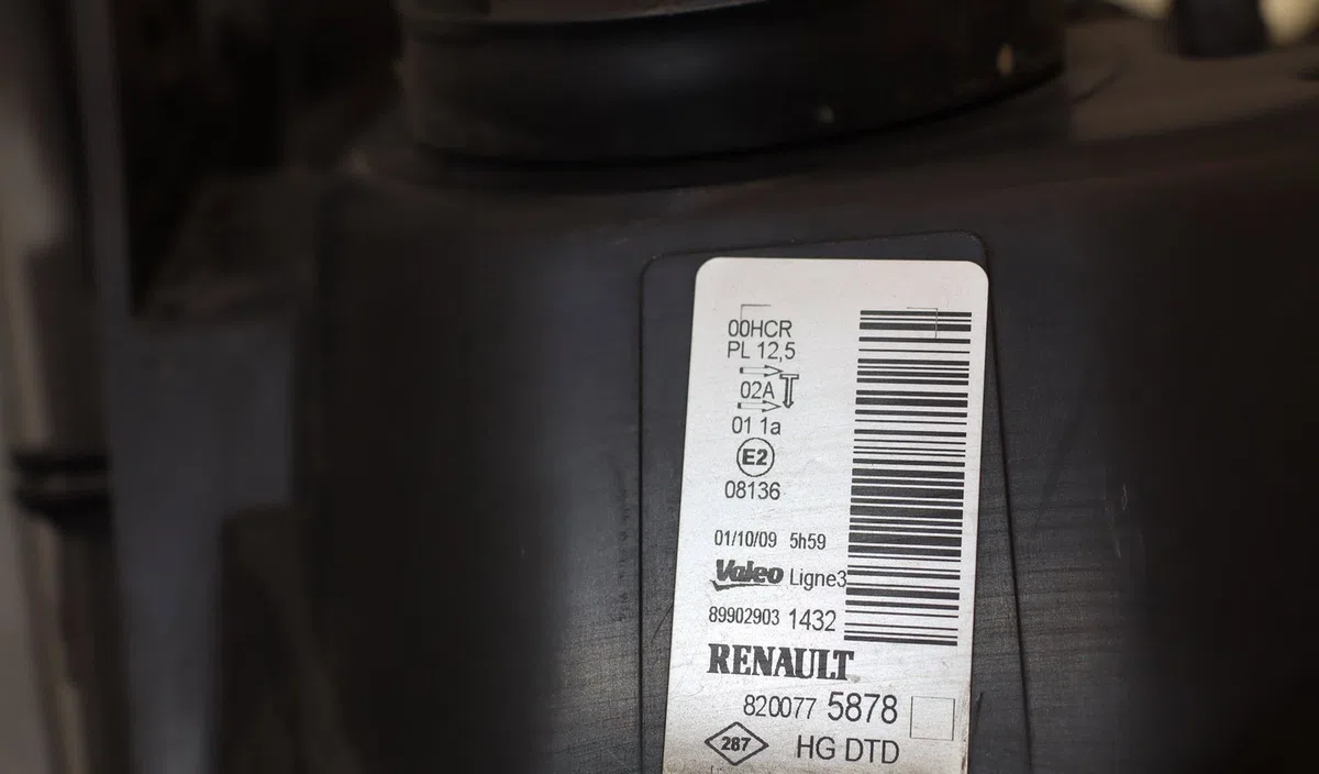 Phare droit Renault CLIO III (BR0-1, CR0-1) 1.2 16v (br02, br0j, br11, cr02, cr0j, cr11) (2005-2014) 5 portes occasion