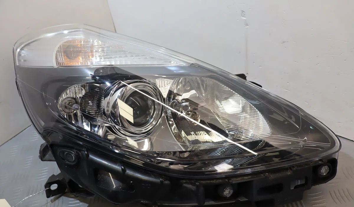 Phare droit Renault CLIO III (BR0-1, CR0-1) 1.2 16v (br02, br0j, br11, cr02, cr0j, cr11) (2005-2014) 5 portes occasion