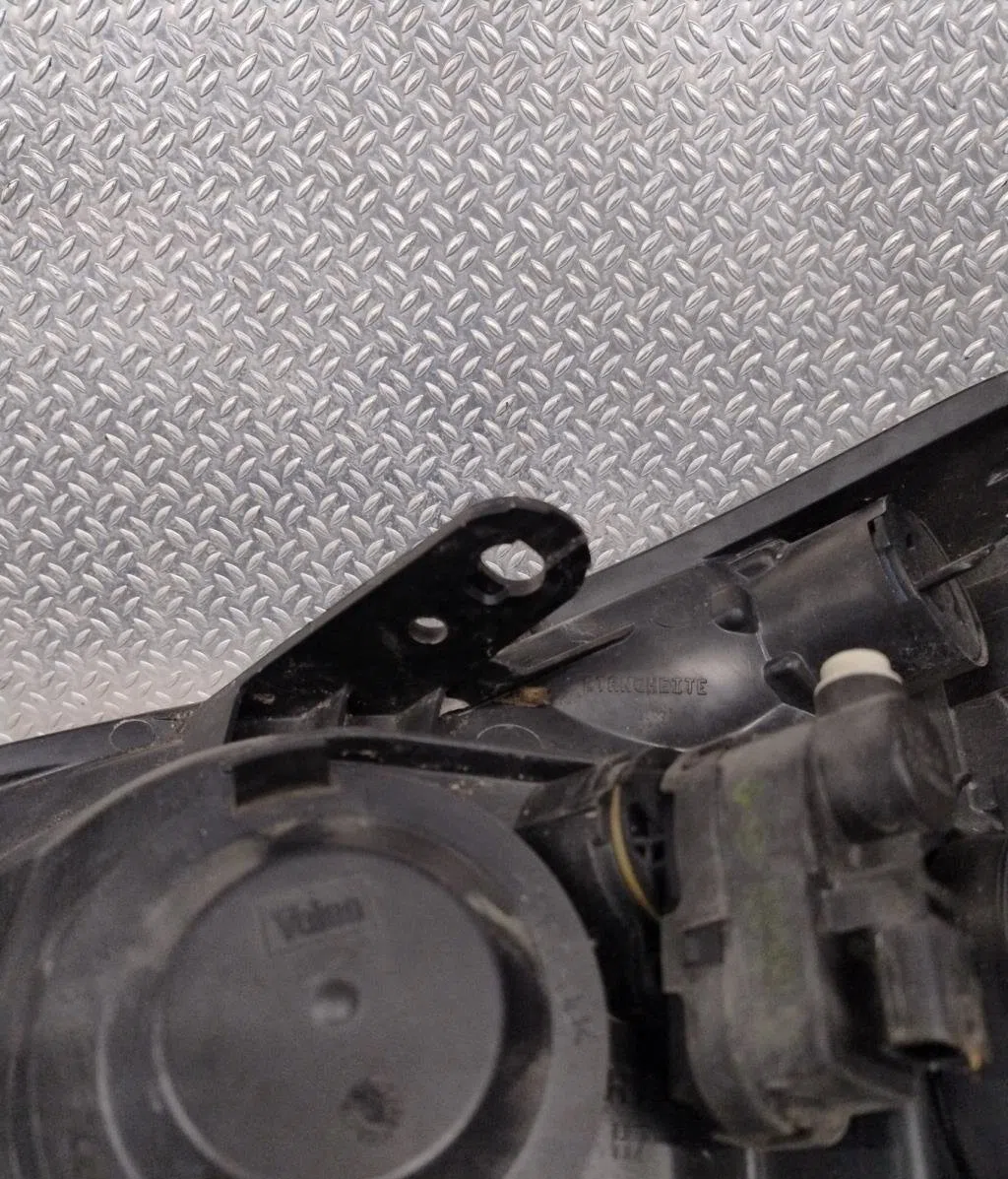 Phare droit Renault CLIO III (BR0-1, CR0-1) 1.2 16v (br02, br0j, br11, cr02, cr0j, cr11) (2005-2014) 5 portes occasion