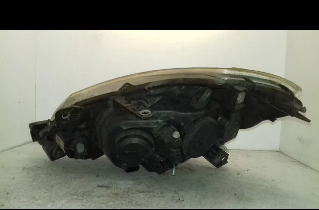 Phare droit Renault CLIO III (BR0-1, CR0-1) 1.5 dci (br0h, cr0h, cr1s, br1s) (2005-2014) 3 portes occasion
