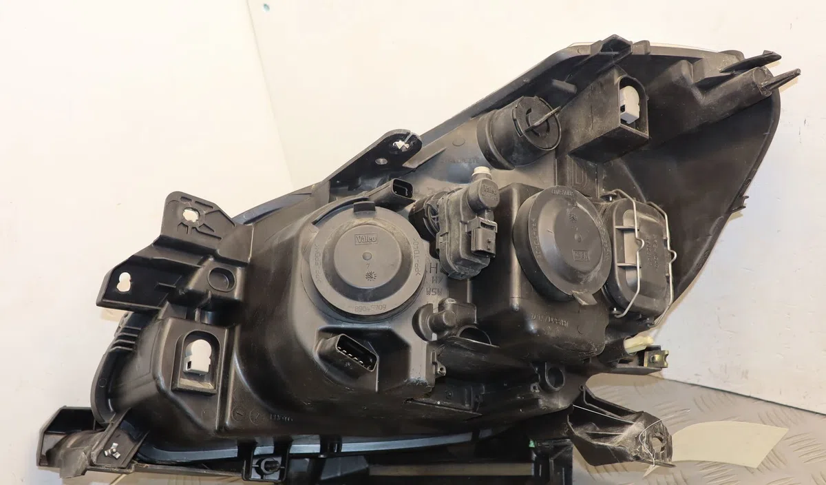 Phare droit Renault CLIO III (BR0-1, CR0-1) 1.5 dci (br0h, cr0h, cr1s, br1s) (2005-2014) 3 portes occasion