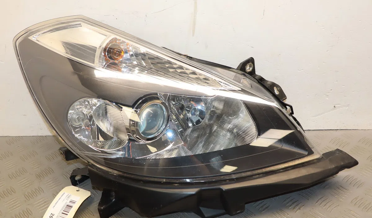 Phare droit Renault CLIO III (BR0-1, CR0-1) 1.5 dci (br0h, cr0h, cr1s, br1s) (2005-2014) 3 portes occasion