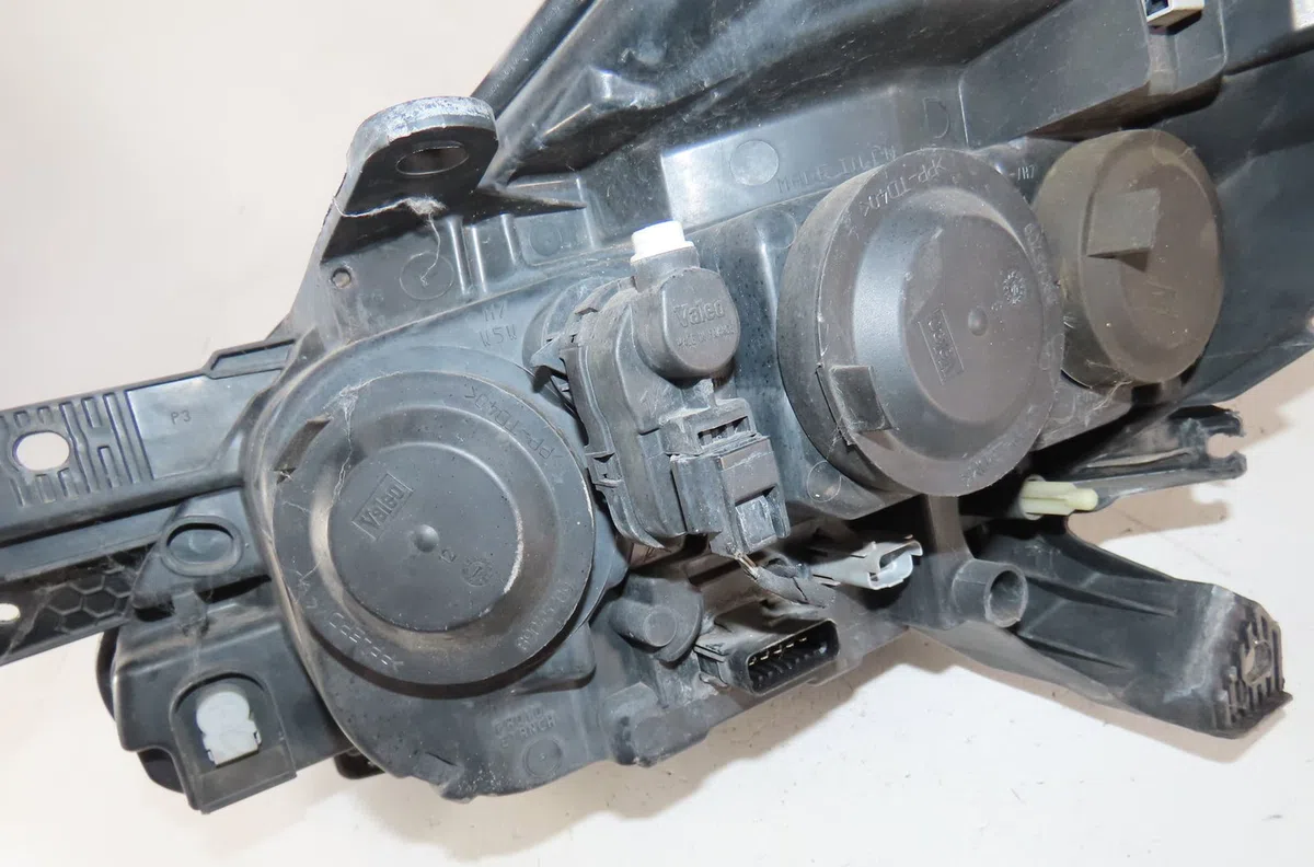 Phare droit Renault CLIO III (BR0-1, CR0-1) 1.5 dci (br0h, cr0h, cr1s, br1s) (2005-2014) 3 portes occasion