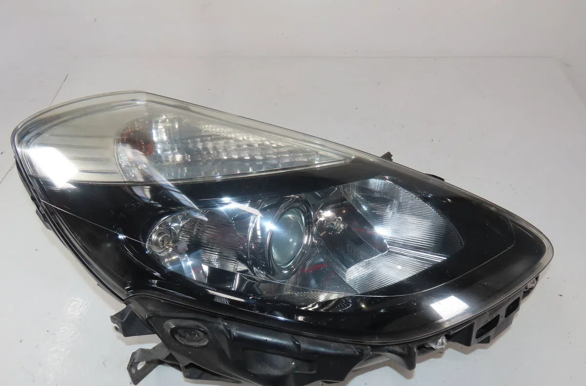Phare droit Renault CLIO III (BR0-1, CR0-1) 1.5 dci (br0h, cr0h, cr1s, br1s) (2005-2014) 3 portes occasion