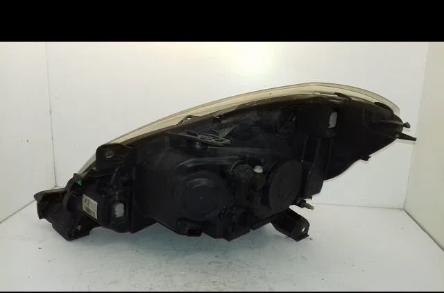 Phare droit Renault CLIO III (BR0-1, CR0-1) 1.5 dci (c-br0g, c-br1g) (2005-2012) 5 portes occasion