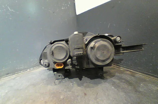 Phare droit Renault ESPACE III (JE0_) 2.2 dci (je0k) (2000-2002) 5 portes occasion