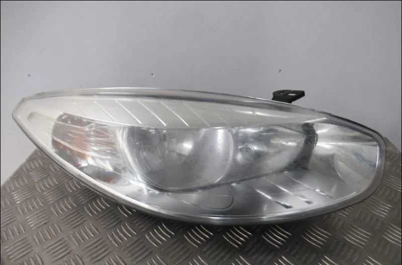Phare droit Renault FLUENCE (L3_) 1.5 dci (l30d, l30l, l306, l33f, l33l, l33m, l33v, l33w) (2010) occasion