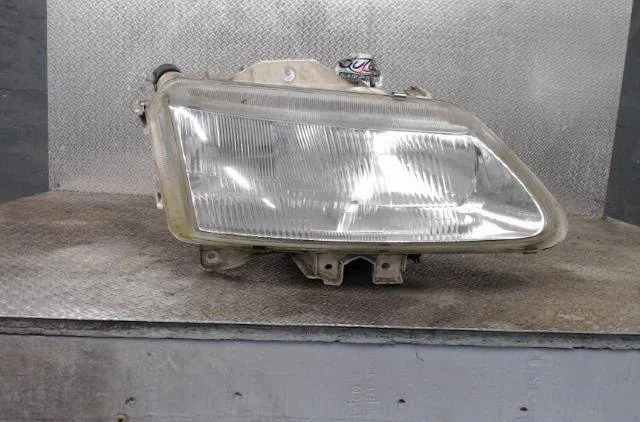 Phare droit RENAULT LAGUNA 1  LAGUNA 1 PHASE 1 occasion