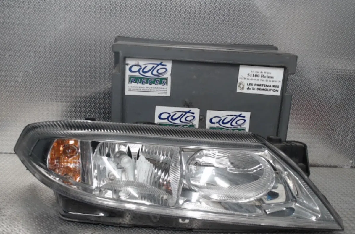 Phare droit RENAULT LAGUNA 2  LAGUNA 2 PHASE 1 occasion