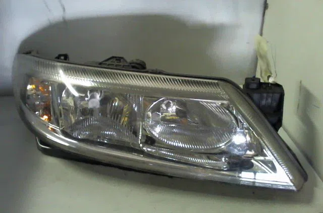 Phare droit RENAULT LAGUNA 2002 occasion