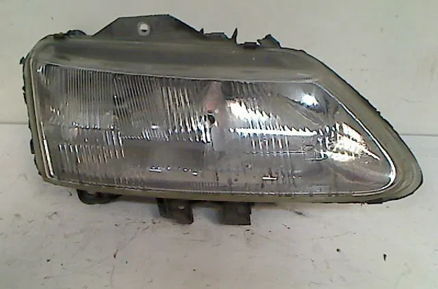 Phare droit RENAULT LAGUNA I 1996 occasion