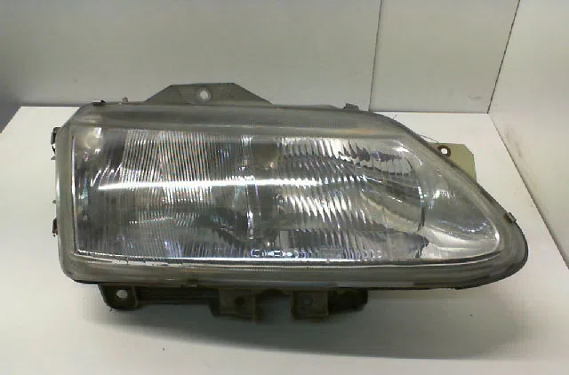 Phare droit RENAULT LAGUNA I  2.2 D occasion