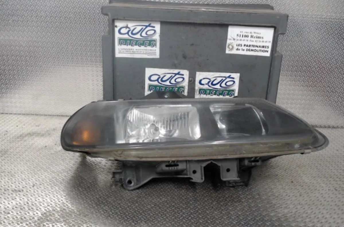 Phare droit Renault LAGUNA I Nevada (K56_) 1.9 dti (k56j) (1997-2001) occasion