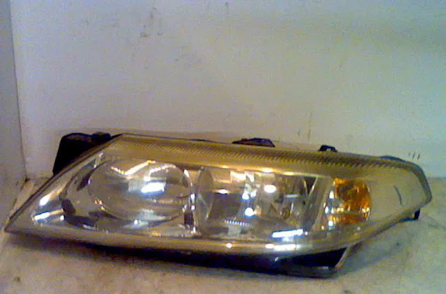Phare droit RENAULT LAGUNA II 2001 occasion