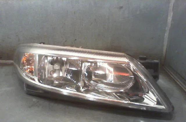 Phare droit RENAULT LAGUNA II 2003 occasion