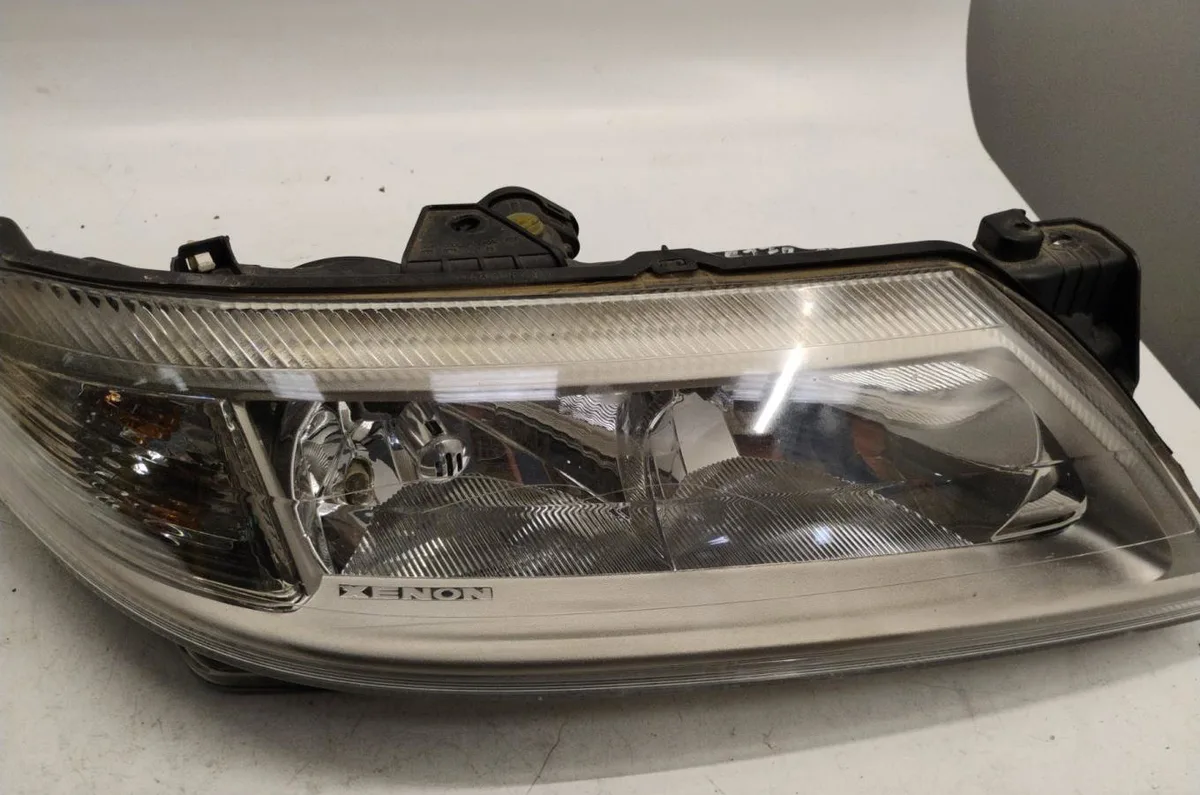 Phare droit Renault LAGUNA II (BG0-1_) 1.8 16v (bg04, bg0b, bg0c, bg0v) (2001-2005) occasion