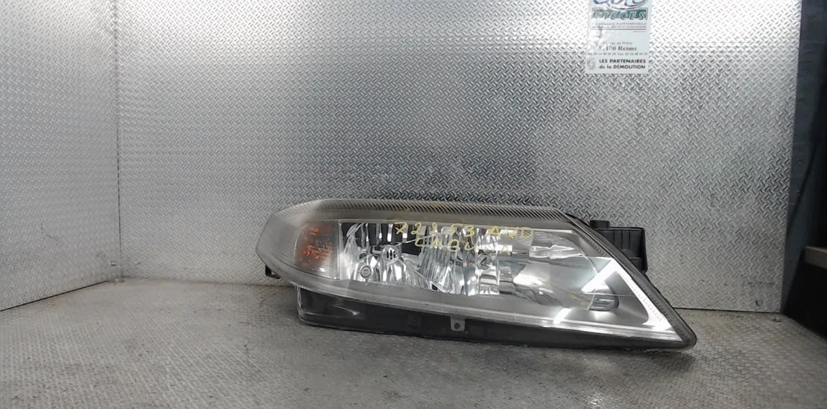 Phare droit Renault LAGUNA II (BG0-1_) 2.0 16v turbo (bg0s, bg1l, bg1m) (2003-2005) occasion