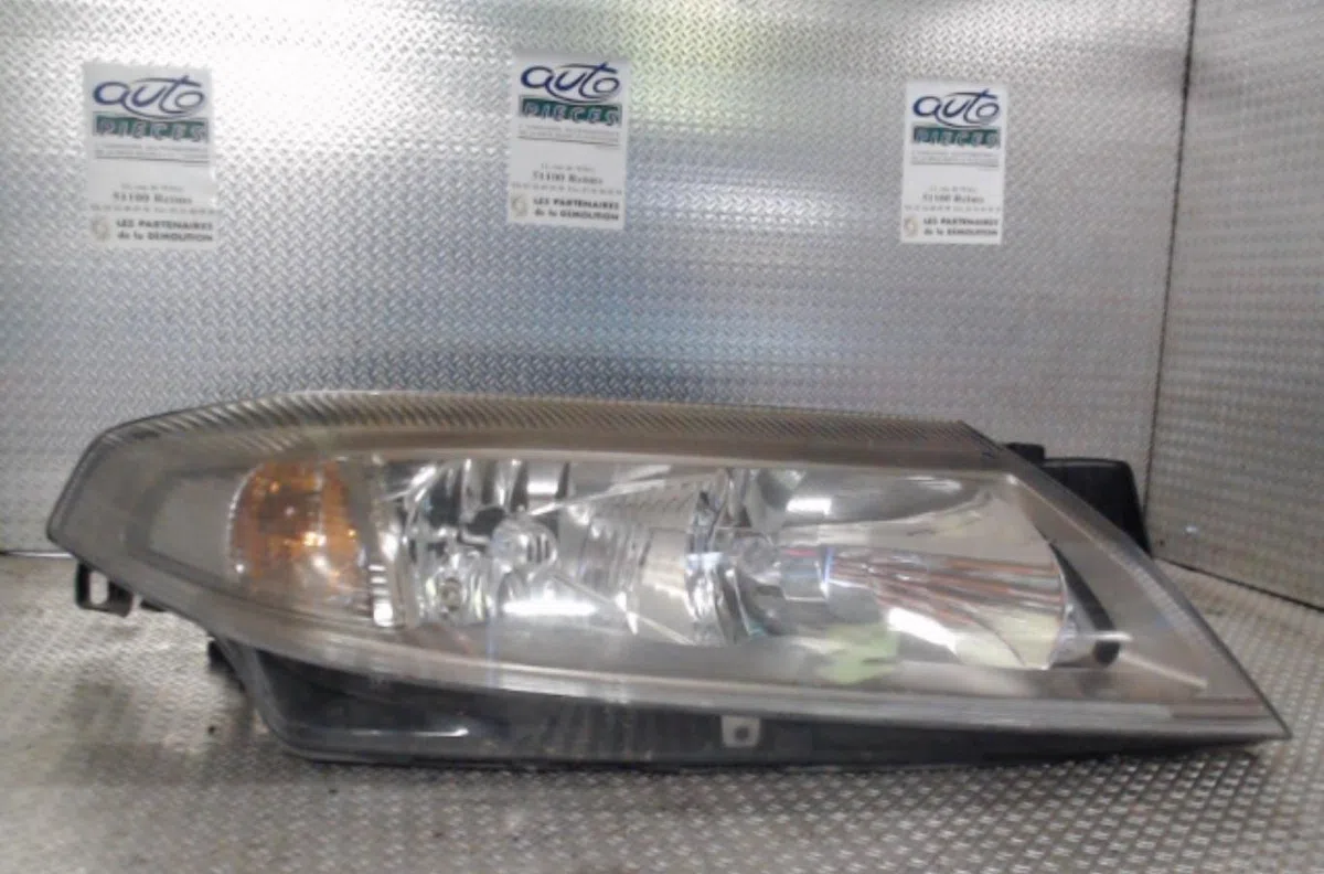 Phare droit Renault LAGUNA II (BG0-1_) 2.2 dci (bg0f) (2001-2006) occasion