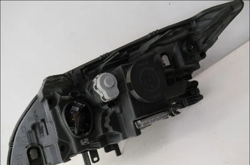 Phare droit Renault LAGUNA III Grandtour (KT0-1) 2.0 dci (kt01, kt08, kt09, kt0k, kt12, kt1d, kt1w) (2007-2015) 5 portes