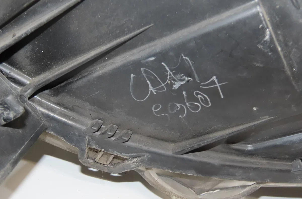 Phare droit Renault LAGUNA III Grandtour (KT0-1) 2.0 dci (kt07, kt0j, kt14, kt1a, kt1s) (2007-2015) occasion