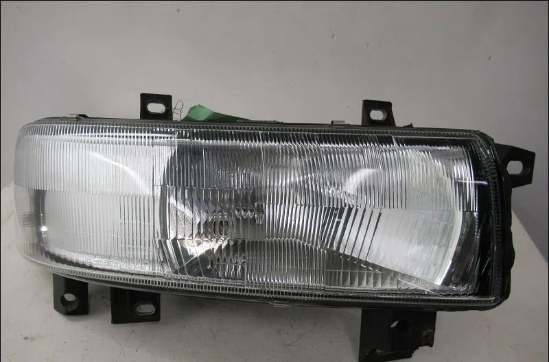 Phare droit Renault MASTER II Camionnette (FD) 2.2 dci 90 (2000) occasion