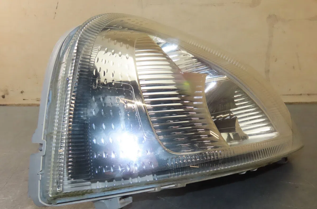 Phare droit Renault MASTER II Camionnette (FD) 2.5 dci 100 (fd0u, fd0v) (2003) occasion
