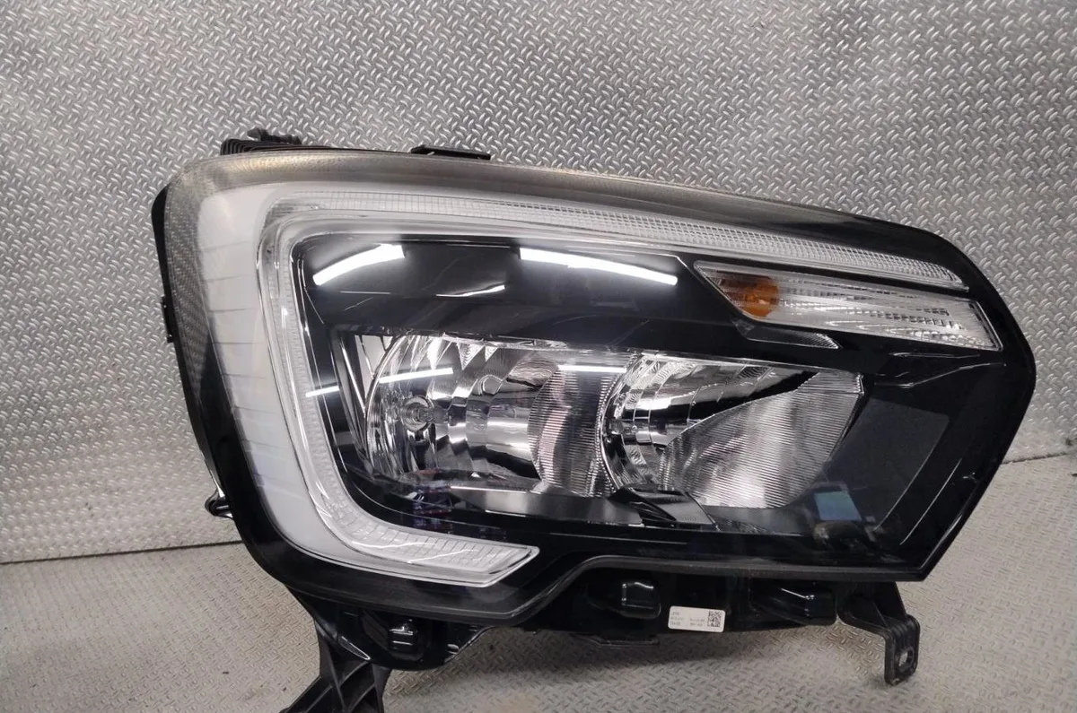Phare droit Renault MASTER III Camion plate-forme-Châssis (EV, HV, UV) 2.3 dci 130 rwd (hv01, hv10, hv11, hv12, uv01, uv
