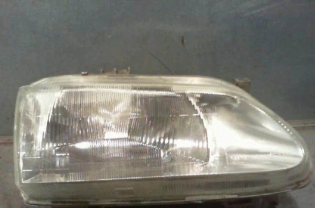 Phare droit RENAULT MEGANE 1997 occasion