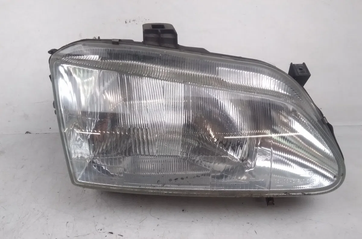 Phare droit RENAULT MEGANE 1998 occasion