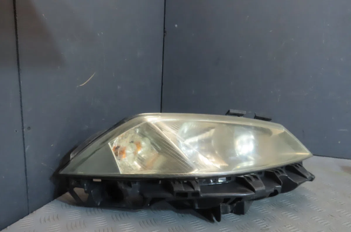 Phare droit RENAULT MEGANE 2004 occasion