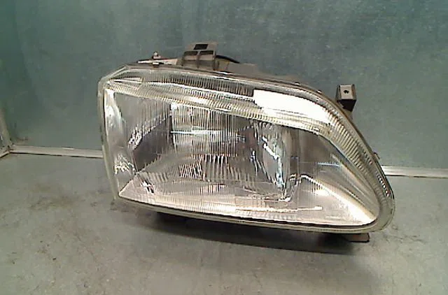 Phare droit RENAULT MEGANE I 1999 occasion