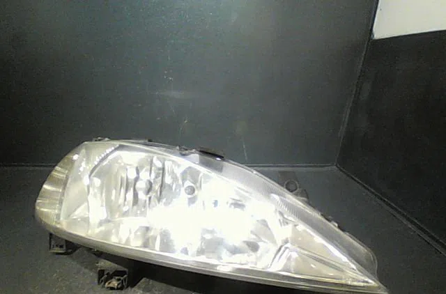 Phare droit Renault MEGANE I (BA0-1_) 1.9 dci (ba05, ba1f) (2001-2003) occasion