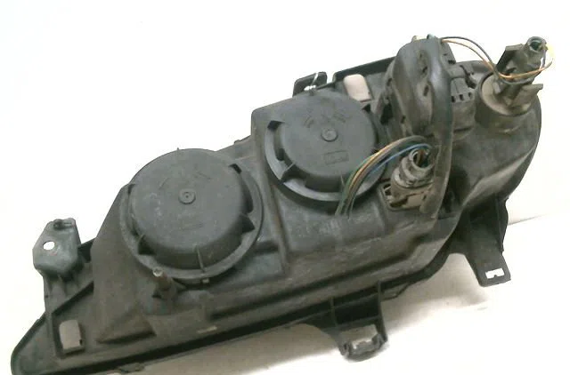 Phare droit Renault MEGANE I (BA0-1_) 1.9 dti (ba08, ba0n) (1997-2001) occasion