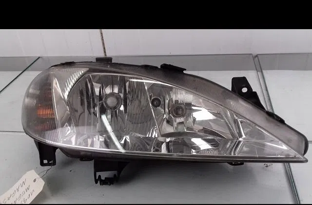 Phare droit Renault MEGANE I Coupé (DA0-1_) 1.9 dci (da05, da1f) (2001-2003) occasion
